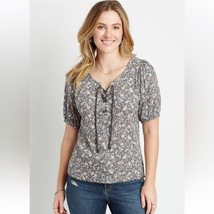 🦋 Maurices Floral Short Sleeve Puff Sleeve Blouse T-Shirt Large Lace Up Top